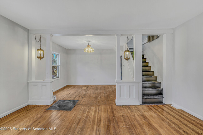 Foto del edificio - 213 Colburn Ave