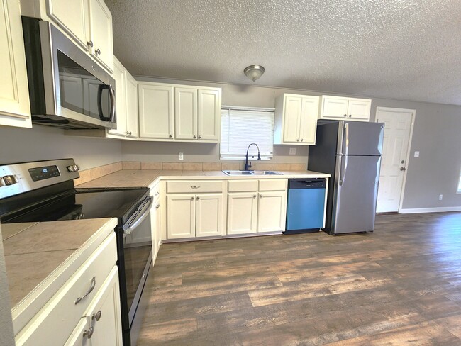 Kitchen - 13281 Hammack Rd