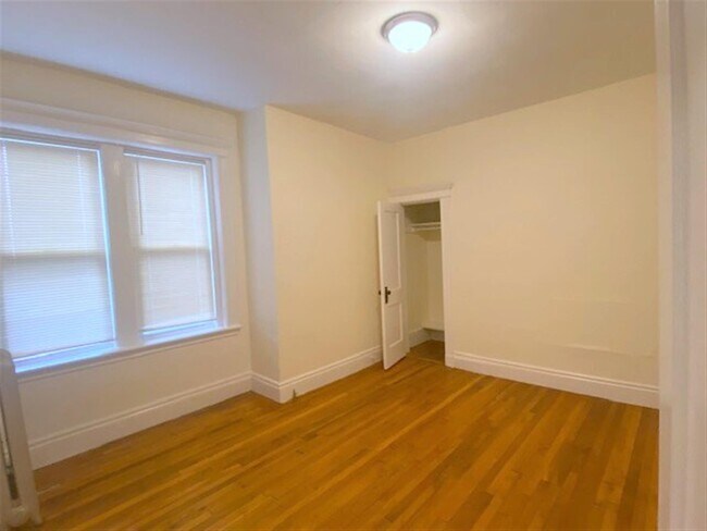 Building Photo - 74 Kirkland St