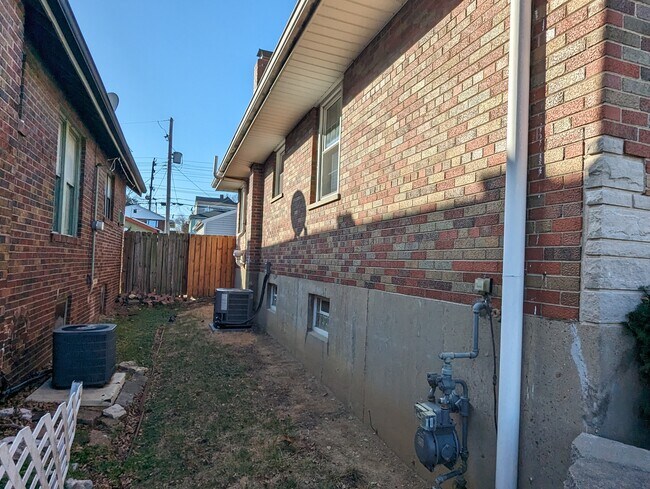 Building Photo - 1445 Gregg Ave