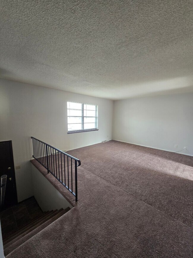 Foto del edificio - 4300-4302 Santa Barbara Dr-4302 Santa Barbara Dr