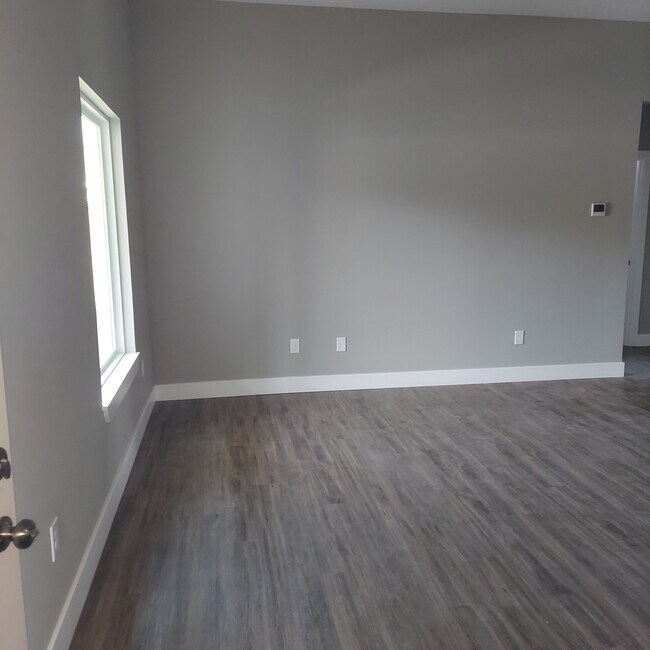 Building Photo - 1737 Sierra