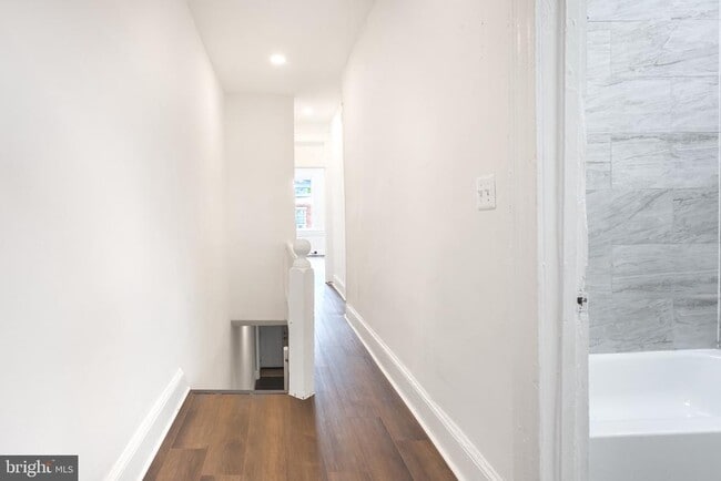 Building Photo - 2212 W Fayette St