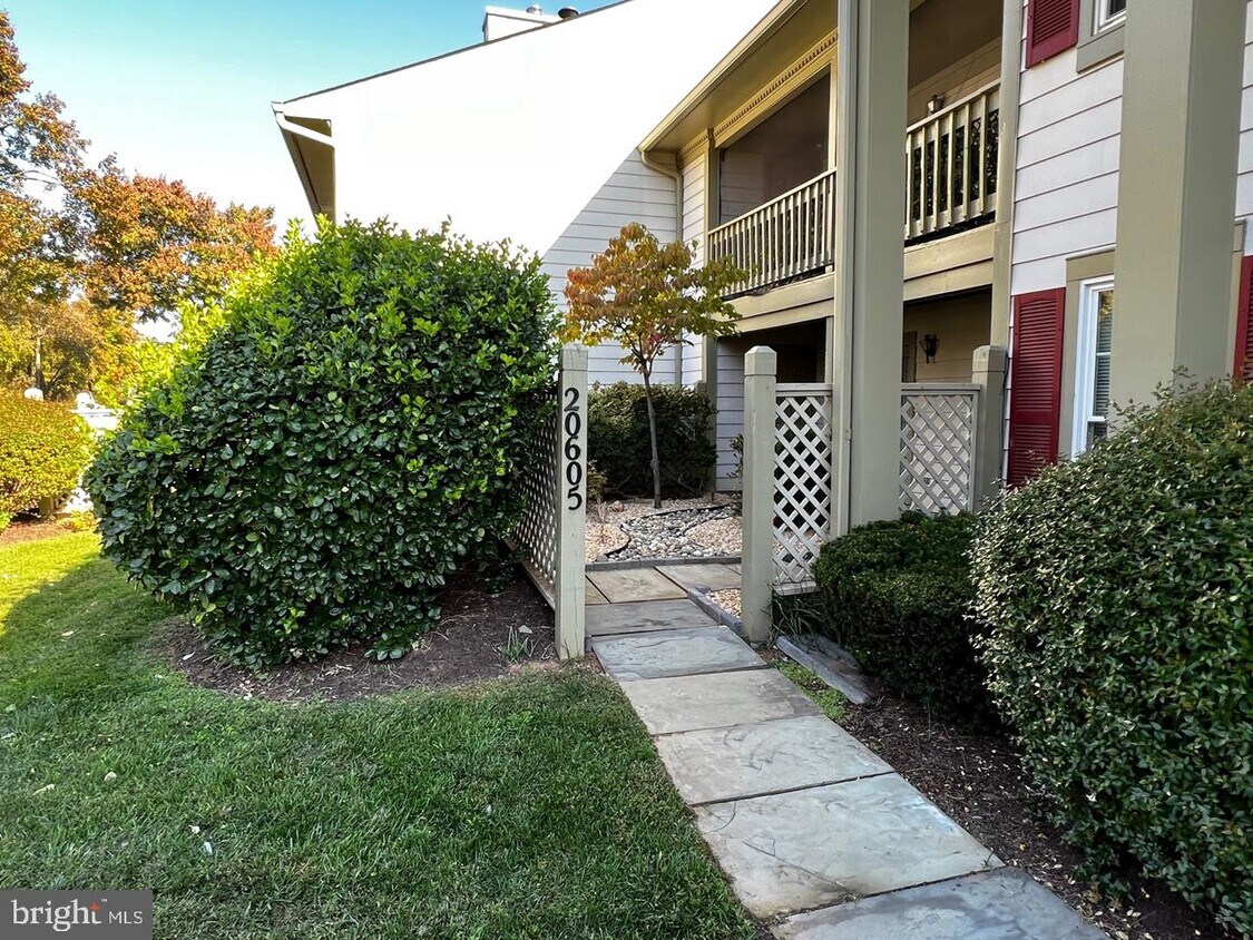 20605 Shadyside Way Unit 816, Germantown, MD 20874 Room for Rent in