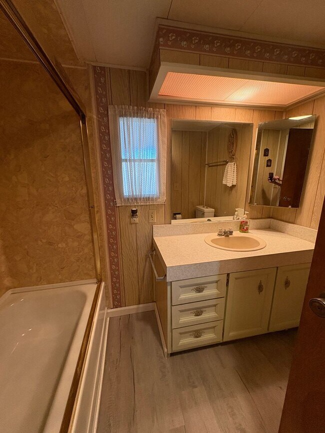 Foto del edificio - 3bed/1.5bath SFH Rent $1300/month ready NOW!! May 2026