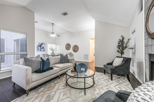 Building Photo - 4011 Avanti Dr