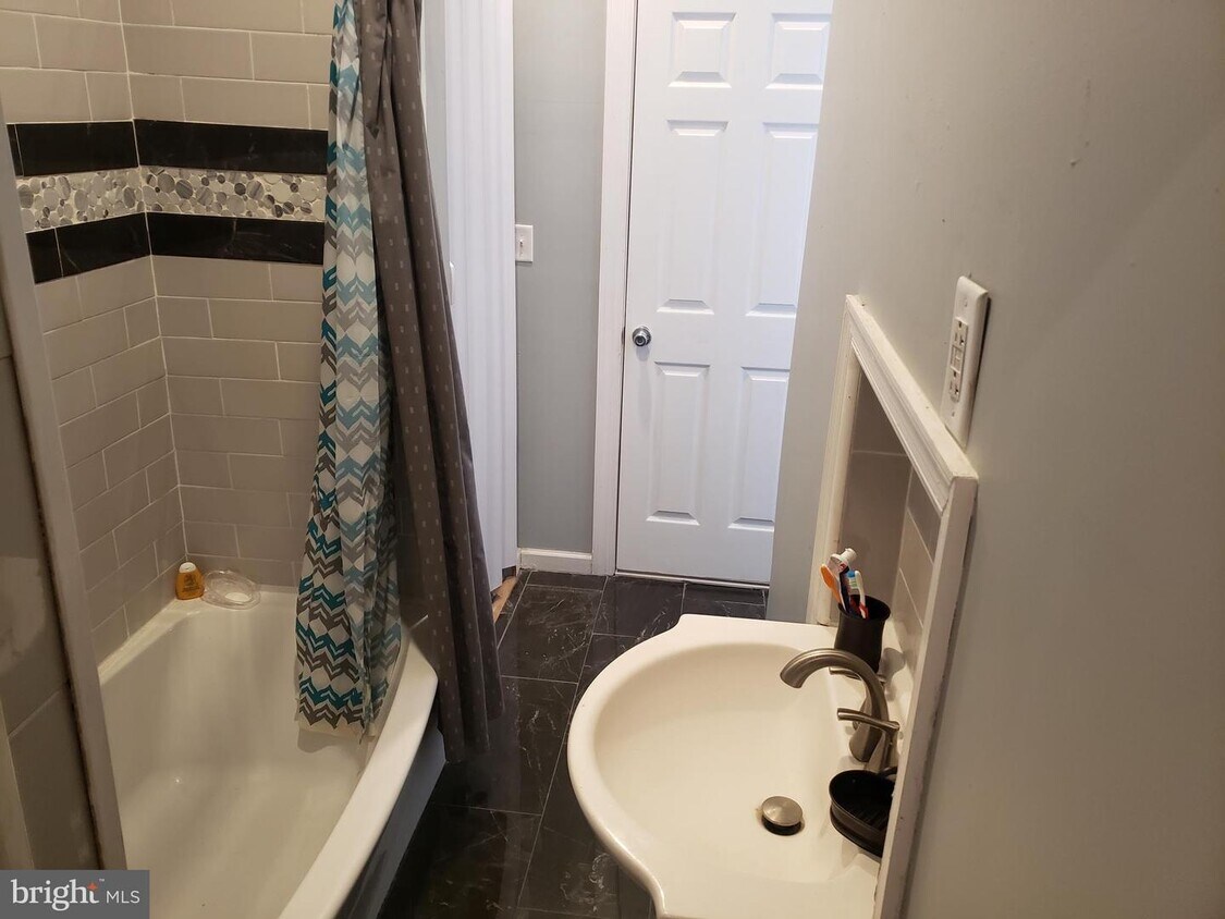 Primary Photo - 424 N 32nd St
