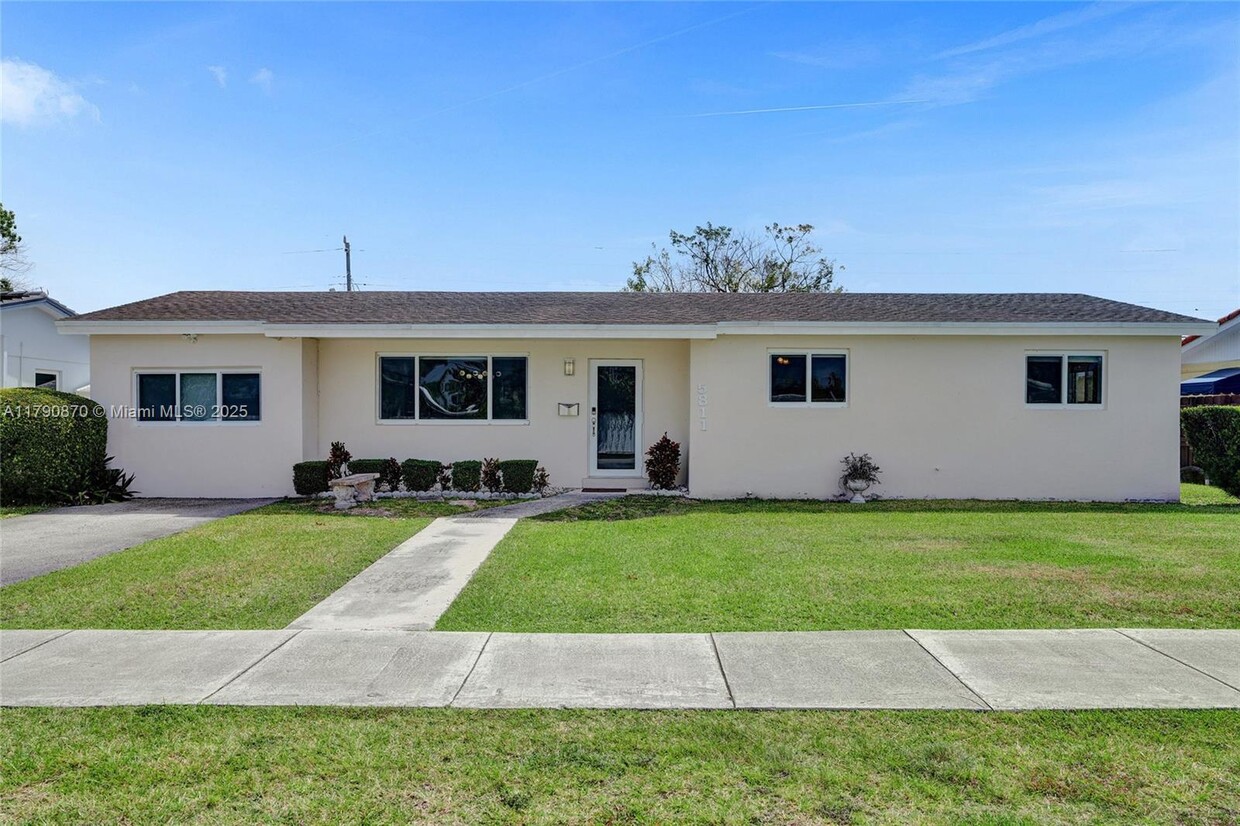 Foto principal - 5811 SW 95th Ct