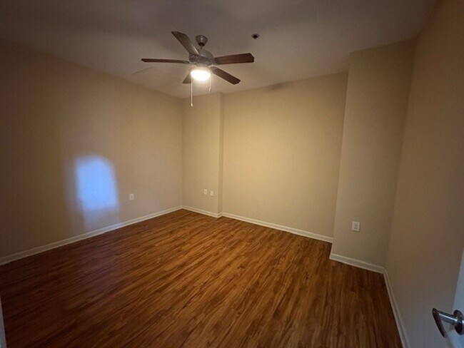 Foto del edificio - 466 Poplar St