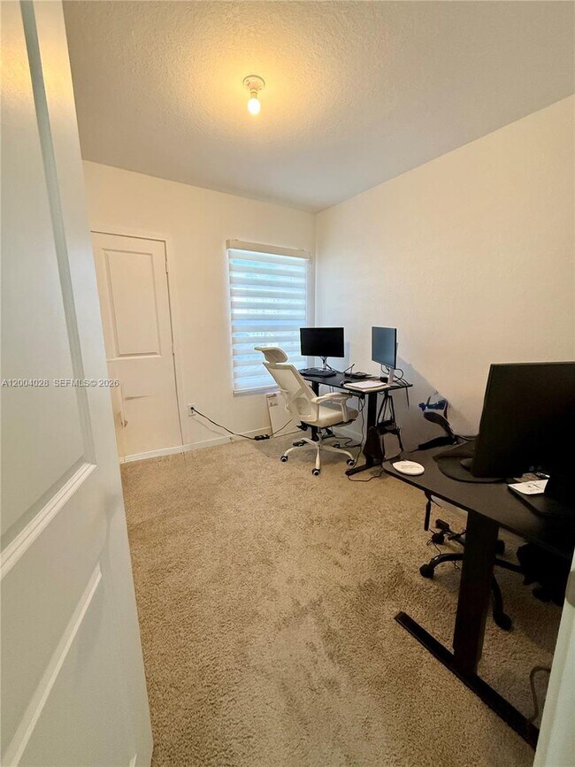 Foto del edificio - 487 NE 5th St