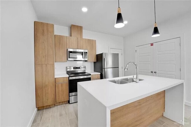 Building Photo - 1302 Platinum Dr