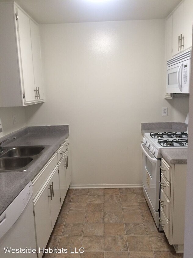 Primary Photo - 845 S Kingsley Dr