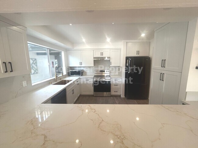 Foto del edificio - ***NEWLY RENOVATED 2 bed, 2 bath Townhouse in Carlsbad / La Costa - Available 06/01***