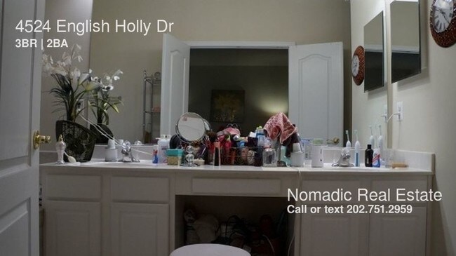 Foto del edificio - 4524 English Holly Dr