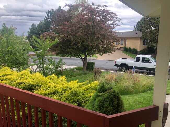 Patio delantero - 2515 NE Lavender Way