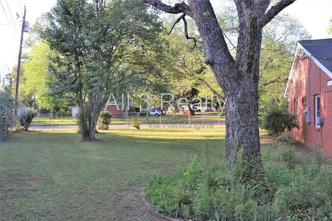 Foto del edificio - 929 Parkwood Dr
