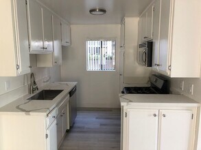 Building Photo - 408 N Venice Blvd