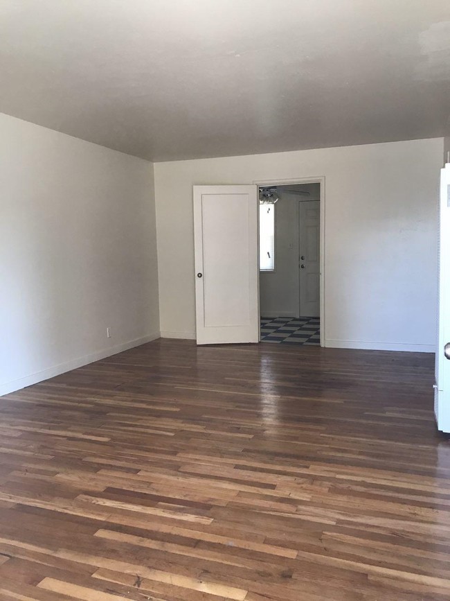Interior Photo - 1940 E Hunter Ave