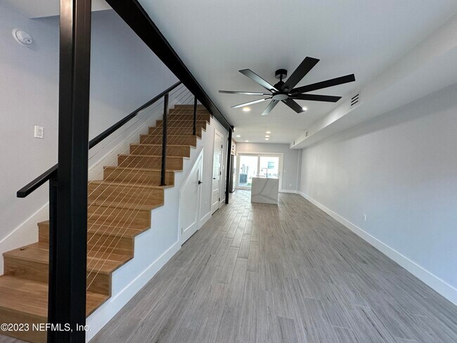 Building Photo - 273 Sailfish Dr E