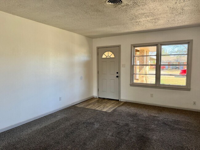 Foto del edificio - Adorable 3/1.5/1 in Great Location! Minutes from Tech and Hospitals!