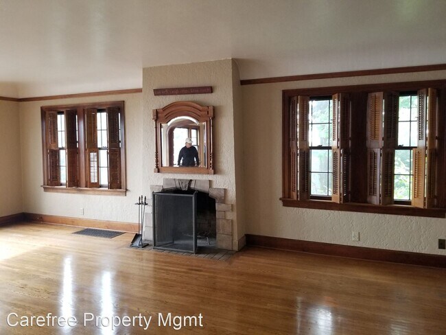 Building Photo - 3 br, 1.5 bath House - 368 NW Lomita Terrace