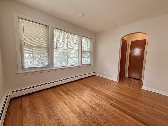 Building Photo - 6147 N Meade Ave