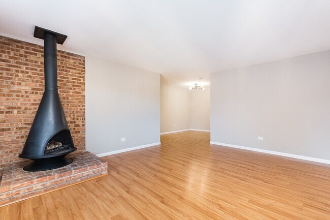 Foto del edificio - 6165 Knoll Wood Ct