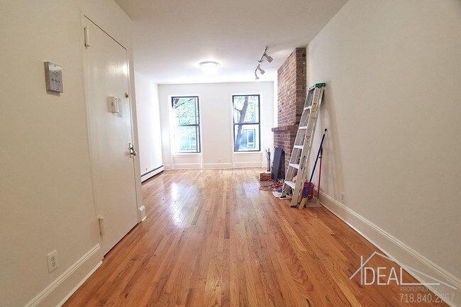 Foto del edificio - 581 Warren Street #2LR
