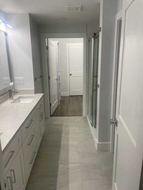 #1 Dual Vanity w/ Walk-in Shower and Closet - 50 E McMicken Ave