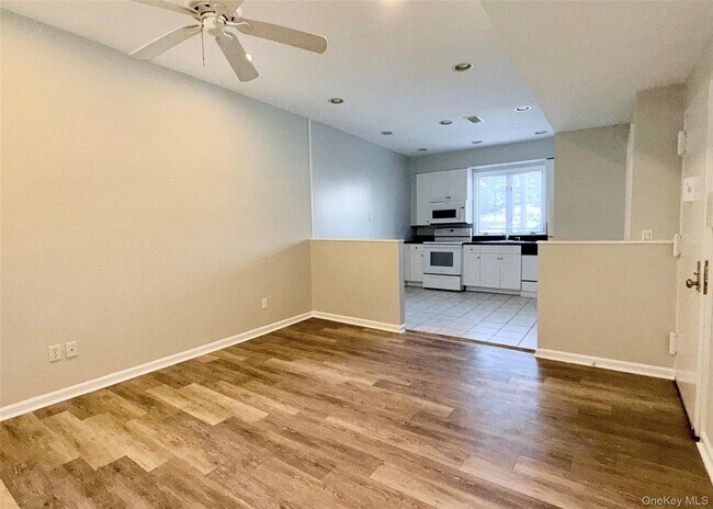 Foto del edificio - 142 W Boston Post Rd