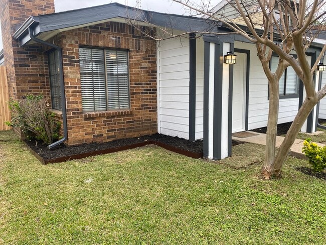 Building Photo - 5819 Timbercrest Dr