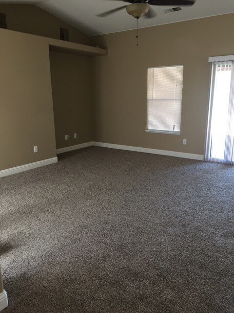 Building Photo - 377 Riviera Dr