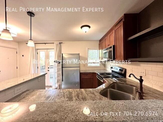 Foto del edificio - 4921 Park Rd