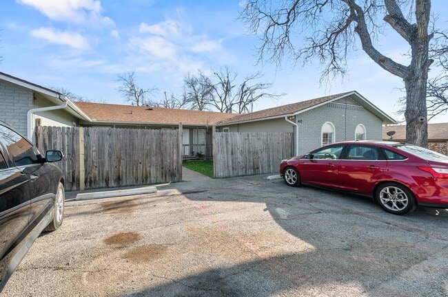 Building Photo - 410 Old Thorndale Rd
