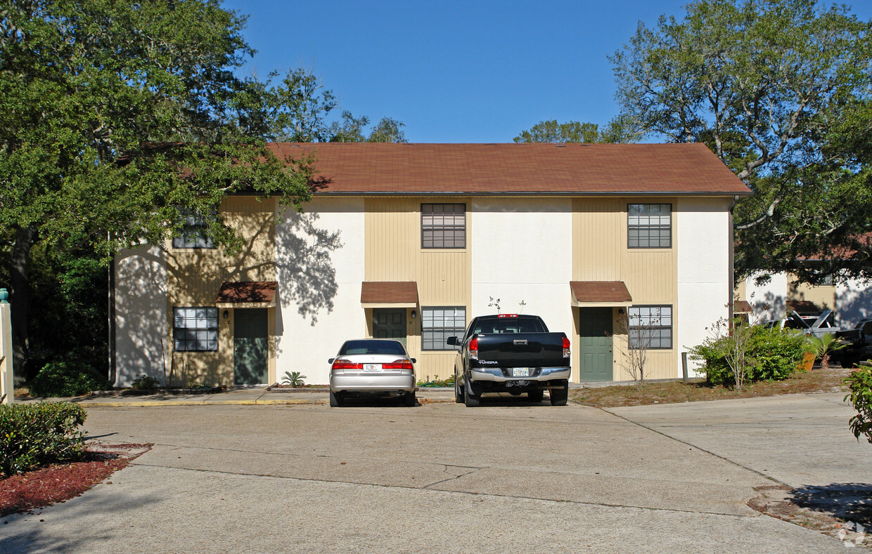 Building Photo - Lake Ware Apartments