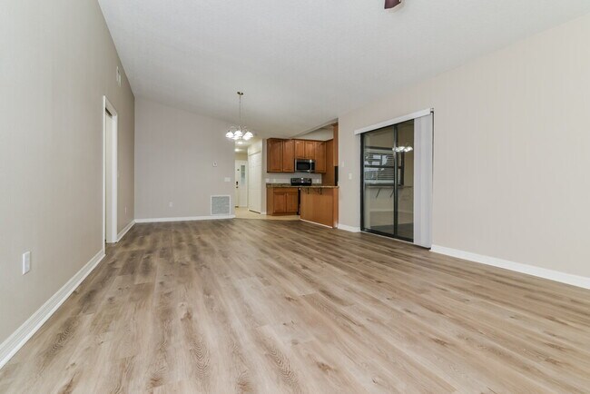 Foto del edificio - 336 Shorewood Dr