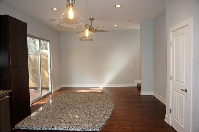 Building Photo - 8110 Ranch Rd 2222