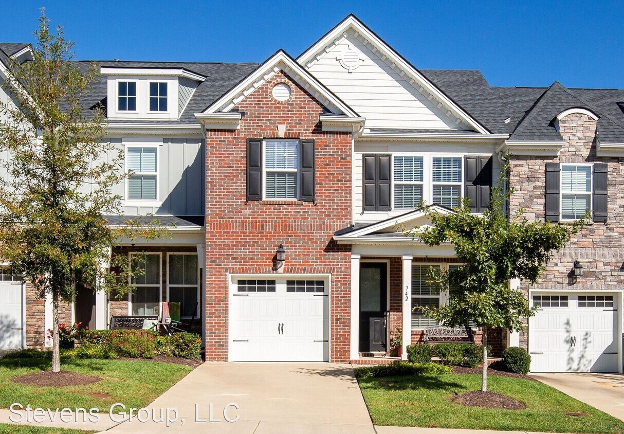 3 br, 2.5 bath House 742 Tennypark Lane House Rental in Mount