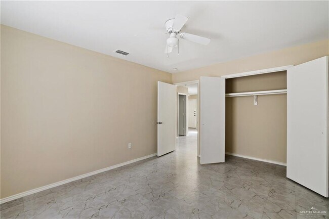Building Photo - 303 Gastel Cir