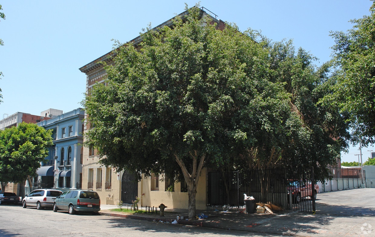 Building Photo - 673 Shatto Pl