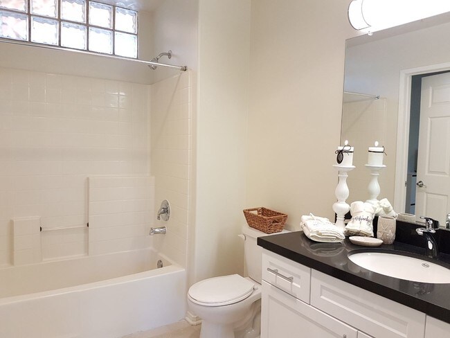 Foto del edificio - 1561 S Barrington Ave