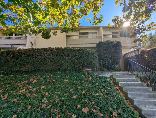 Building Photo - 622 Old San Francisco Rd