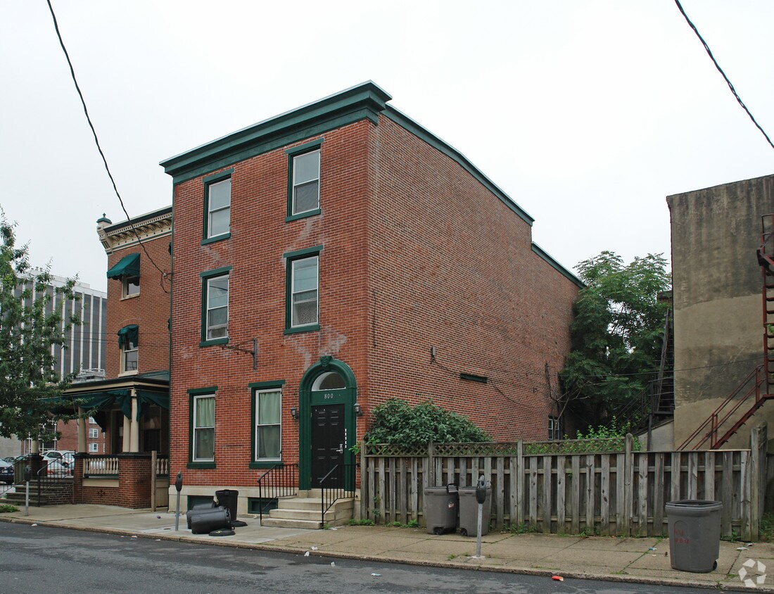 Primary Photo - 800 Washington St