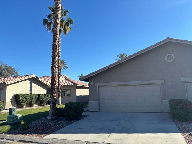 Building Photo - 2 Bedrooms / 2 Bathrooms Condo for Ren,  F...