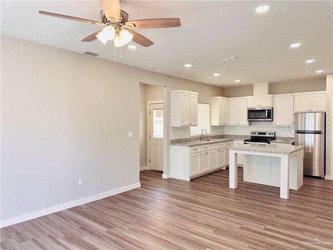 Building Photo - 16 San Andres