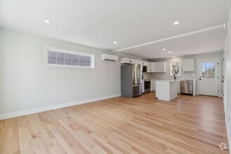 Building Photo - 8 Legacy Ln
