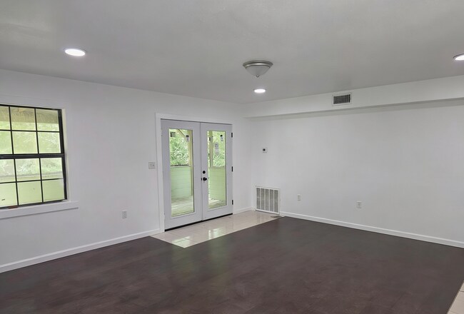 Foto del edificio - 2417 Robertsdale Rd