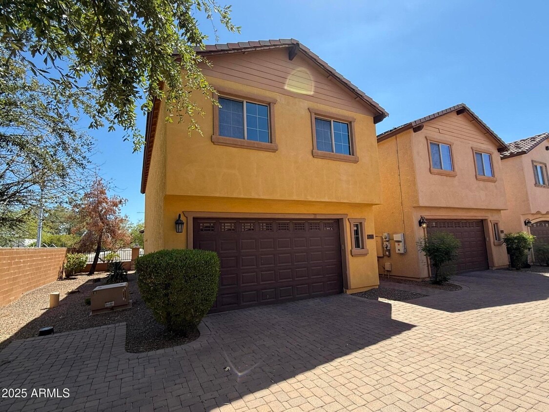 Foto principal - 2062 E Heartwood Ln