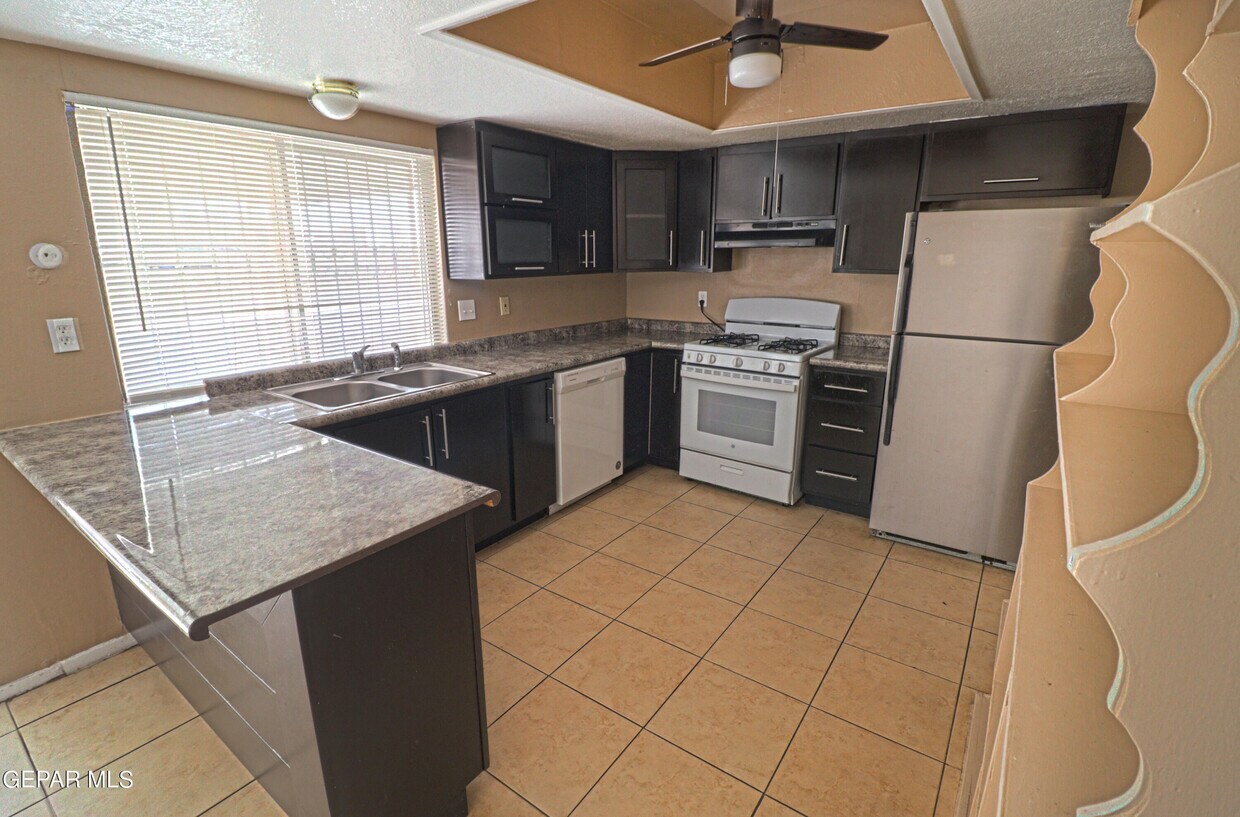 Primary Photo - 233 Maricopa Dr