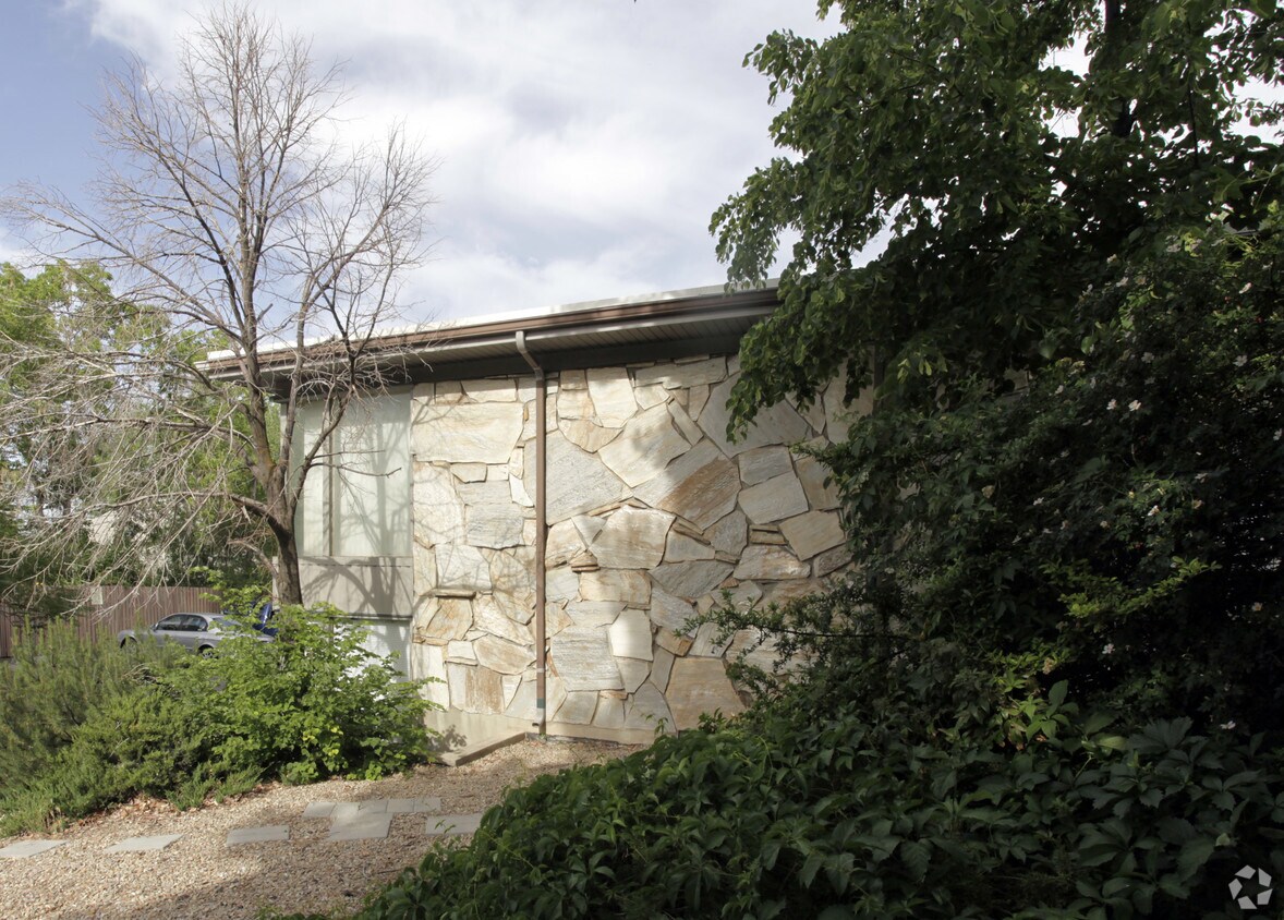 Building Photo - 560-570 S 1200 E